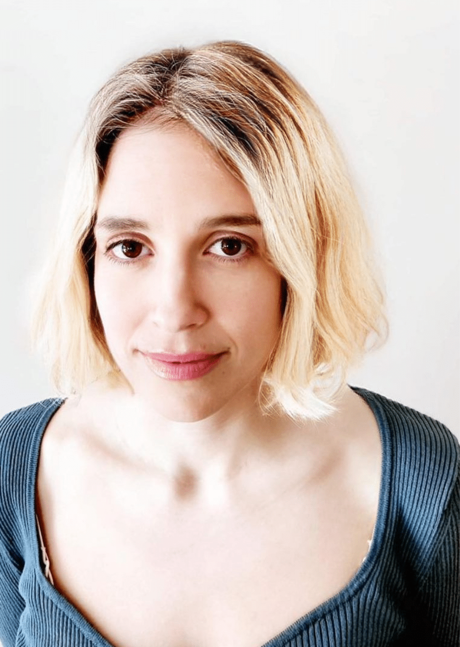 Portrait Louisa Zahareas